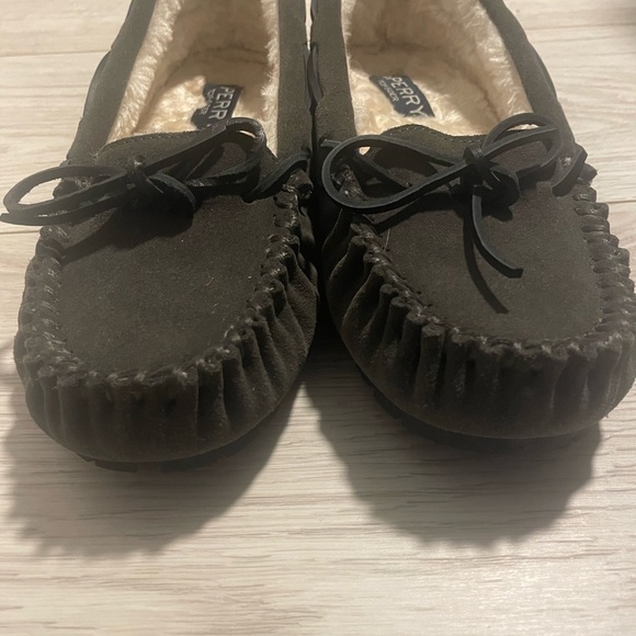 Sperry Women’s Charcoal Gray Suede Moccasin Top Slider Slip Ons, size 9 - Picture 2 of 11